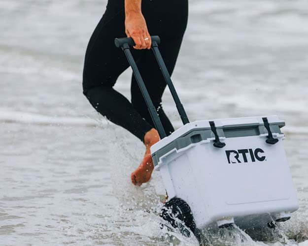 22 QT Ultra-Light Wheeled Cooler